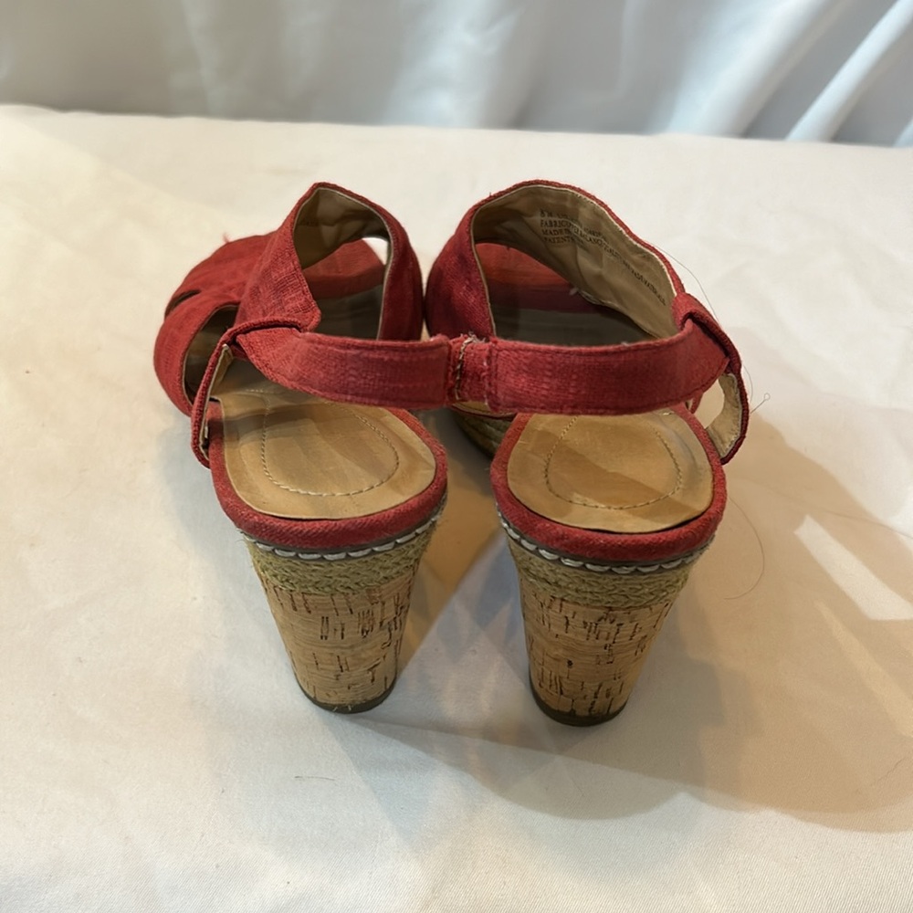 Red wedge - Picture 2 of 4
